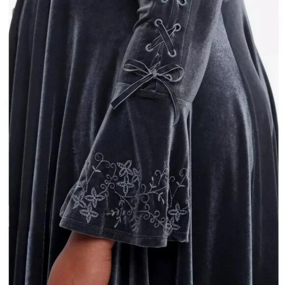 Her Universe Witcher Cloak Grey Velvet Hooded Cardigan Mystical Fairy Plus Size - Picture 3 of 15